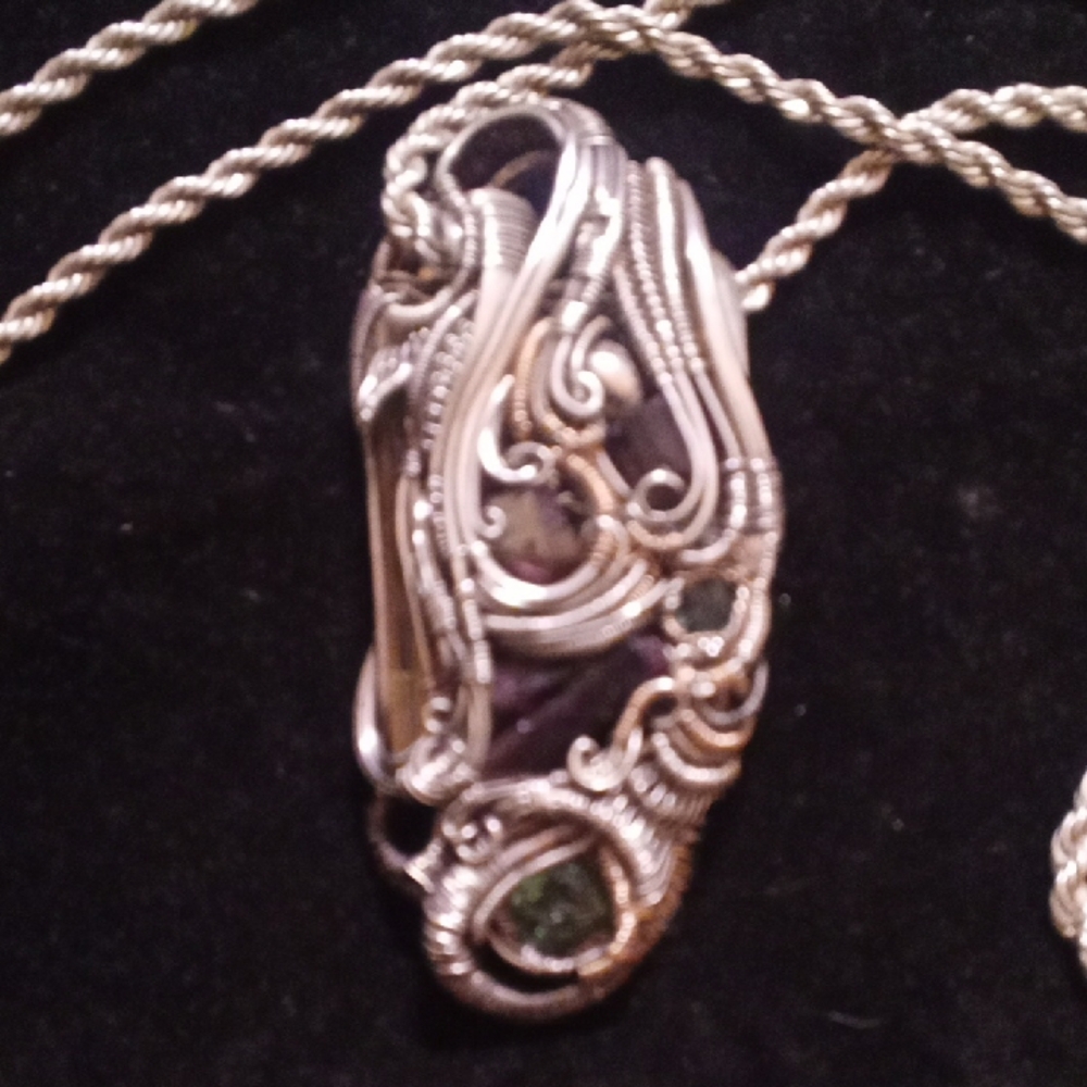 Elegant Silver and Purple Pendant Necklace